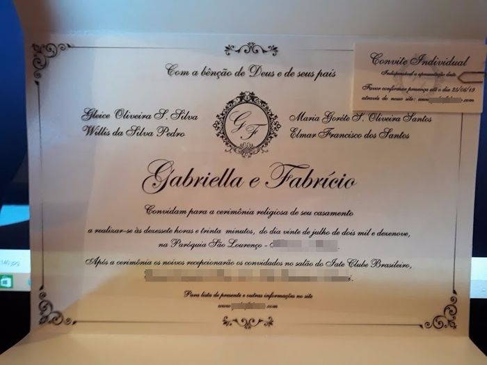 Individuais com o convite e um grampino bem pequeno dourado