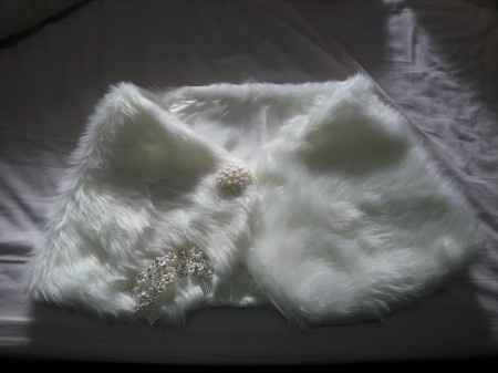 Pele artificial e enfeite de cabelo 