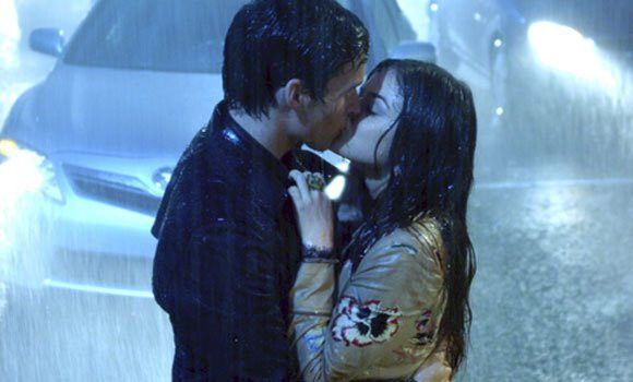 Beijo na chuva - série Pretty Little Liars