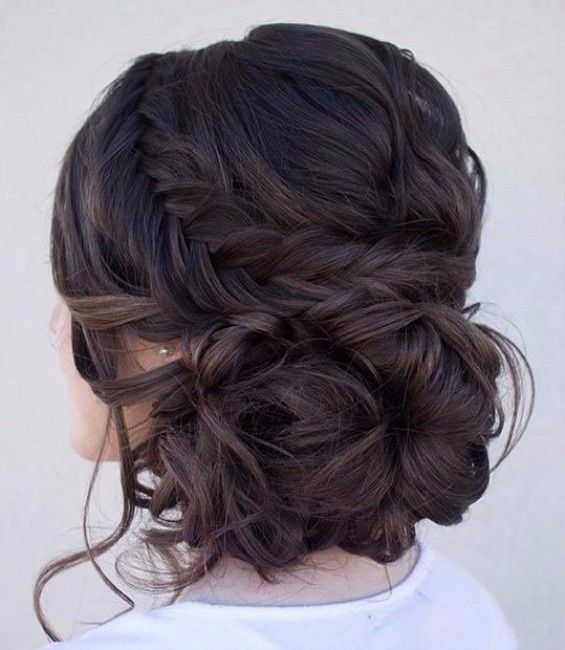 Qual penteado você mais gosta? Coque baixo é muito lindo 
