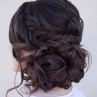 Qual penteado você mais gosta? Coque baixo é muito lindo 