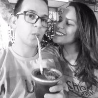 a foto que mais nos resume: nós, um mate e o meu sorriso que é uma das coisas que ele me trás.