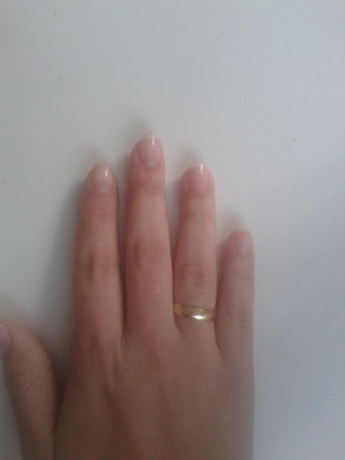 Nao reparem na minha mão, a foto é para ver como ela fica no dedo.