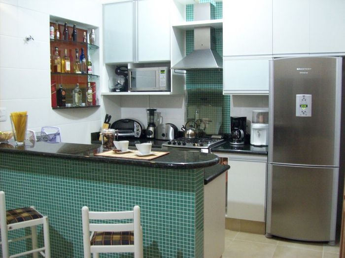 Cozinha verde e branca