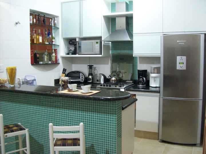 Cozinha verde e branca