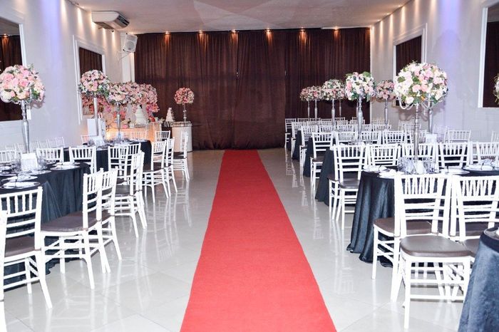 Minha festa foi bem pequena, só para 150 convidados então não ficou apertado com a cerimonia no buff