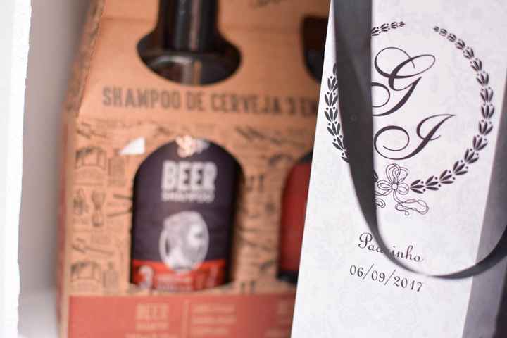 Para os pais, demos um kit de shampoo e pós barba de cerveja