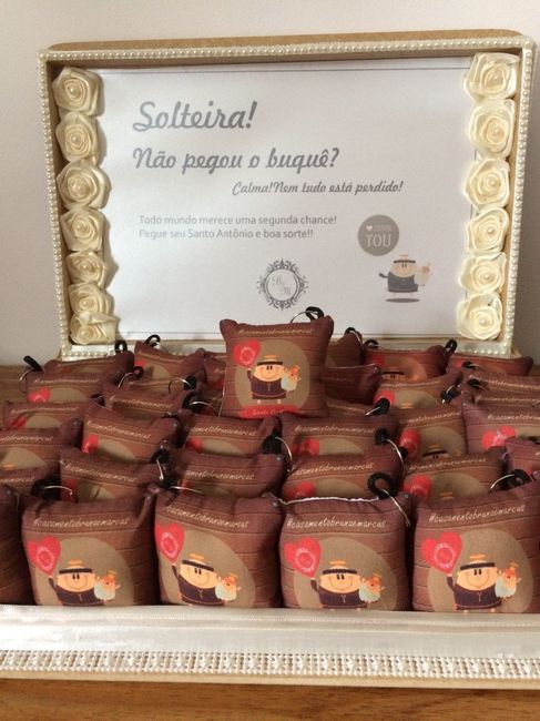 Caixa com lembrancinha chaveiro sto antonio
