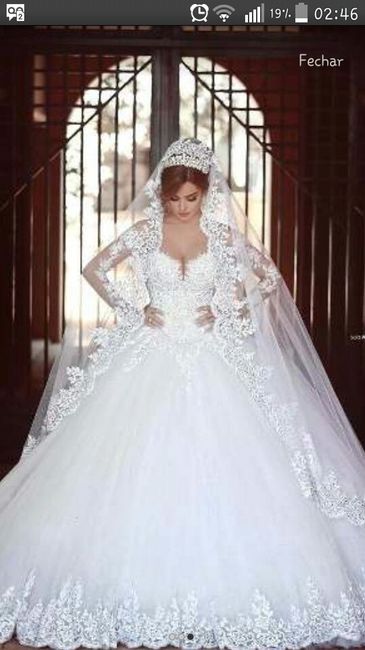 vestido pela internet,n tenho fotos em mim pke ja levei pra custureira so aperta 