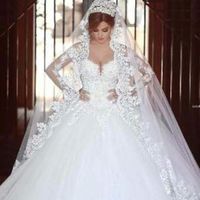 vestido pela internet,n tenho fotos em mim pke ja levei pra custureira so aperta 