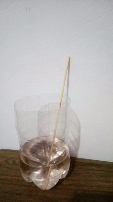 mistura do álcool com a essência e a água