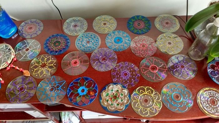 Mandalas de CD riscado para decoração