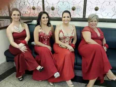 Vestidos para madrinhas iguais ou diferentes ? - 1
