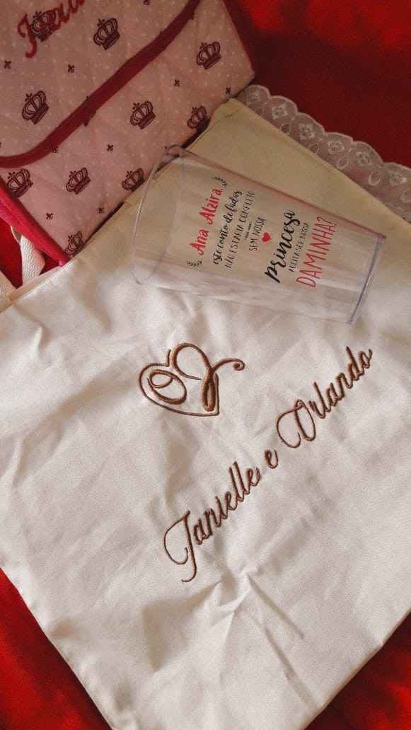 Bolsa/lancheira térmica + copo personalizado (na foto está sem a tampa, canudo e laço)