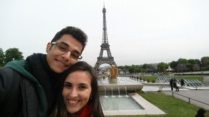 Por fim, chegamos no Trocadero, de onde dava pra ver a torre inteira