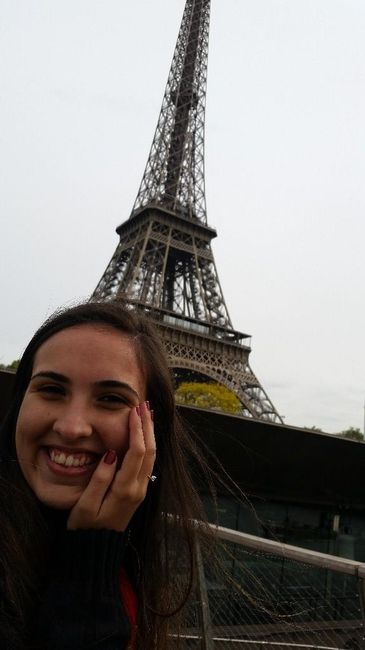 Meu sorriso de orelha a orelha com o anel no dedo hahaha