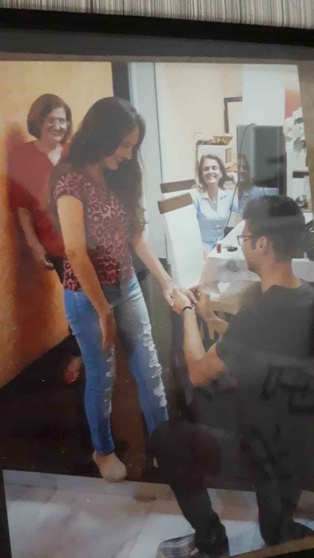 No final não teve jeito, a família obrigou a ajoelhar