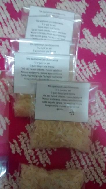 Chuva de arroz - será entregue ao final da cerimônia conforme cada casal de padrinhos for saindo da 