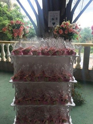 estante com as lembrancinhas