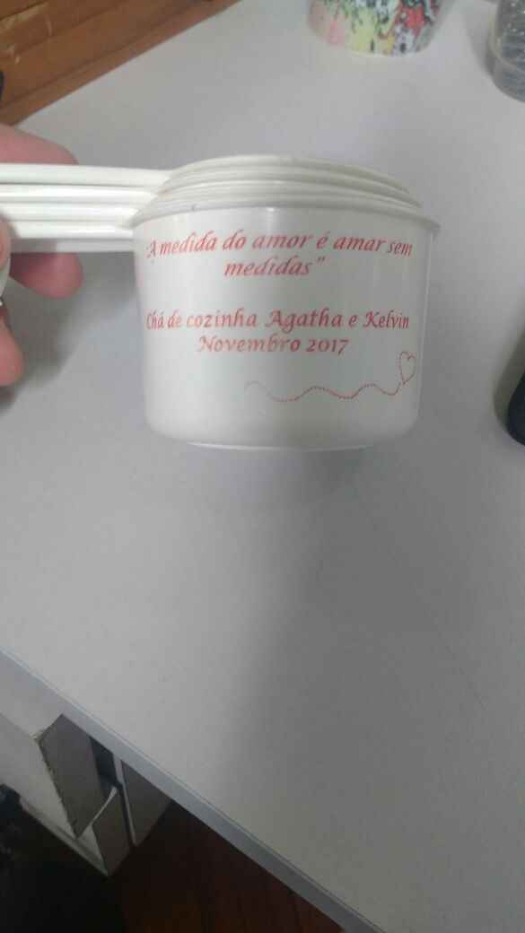 O Kit contém 4 xícaras de tamanhos variados e com identificação das medidas