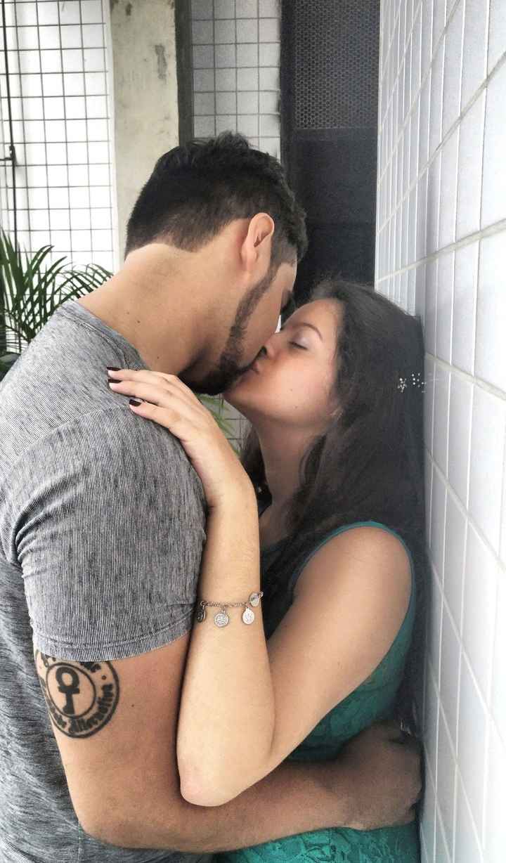 beijo pelos corredores da faculdade