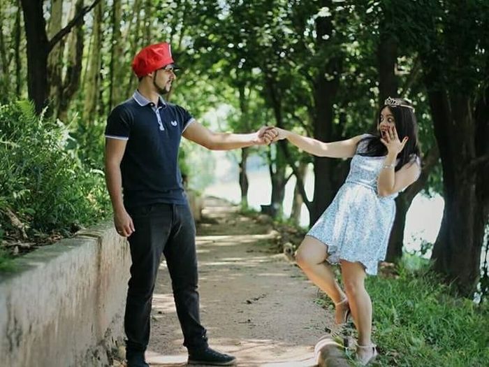 Mário Bros grande e uma princesa pequena