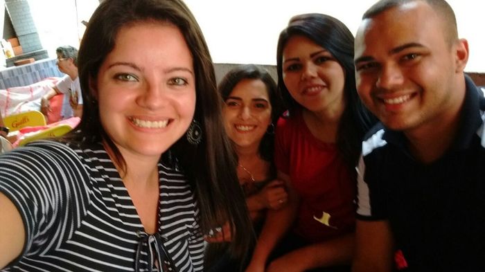 Eu, duas madrinhas e um padrinho. Da época da Faculdade para a vida 