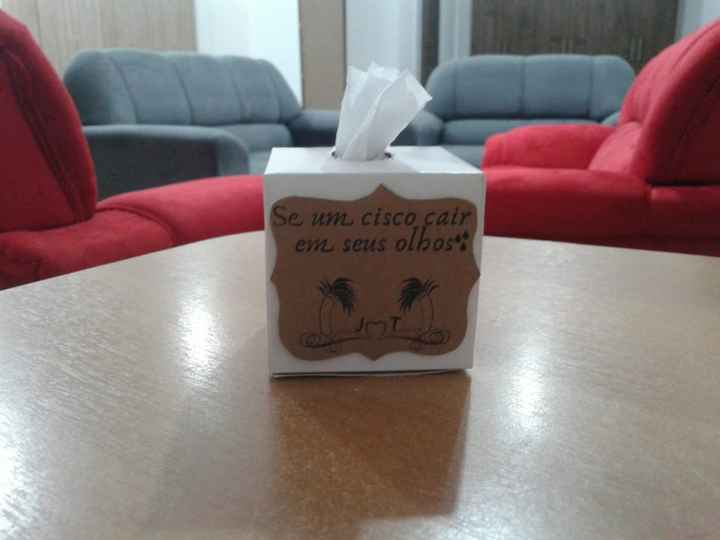 DIY... Linda caixinha de lencinhos p/ segurar as lagrimas. 