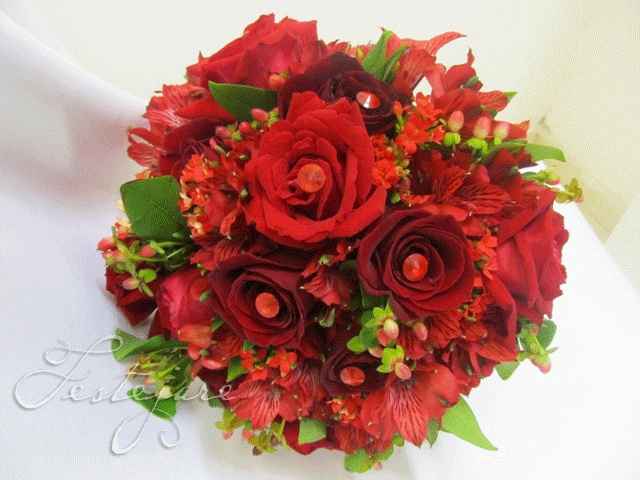 Rosas equatorianas e alstroemérias