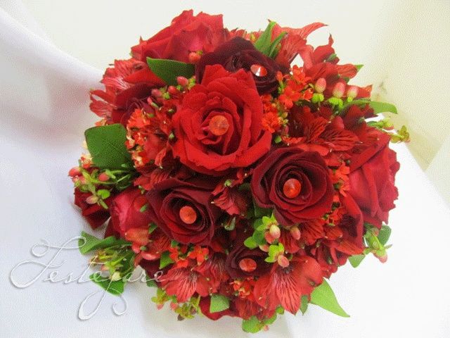 Rosas equatorianas e alstroemérias