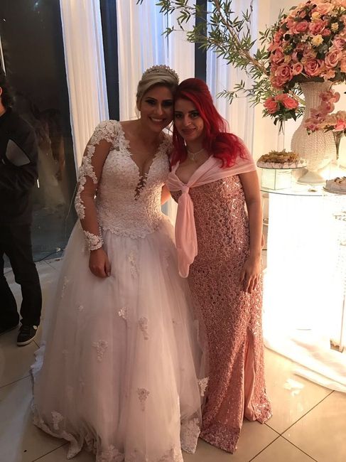 Essa foto com a noiva dá pra ver um pouco da mesa