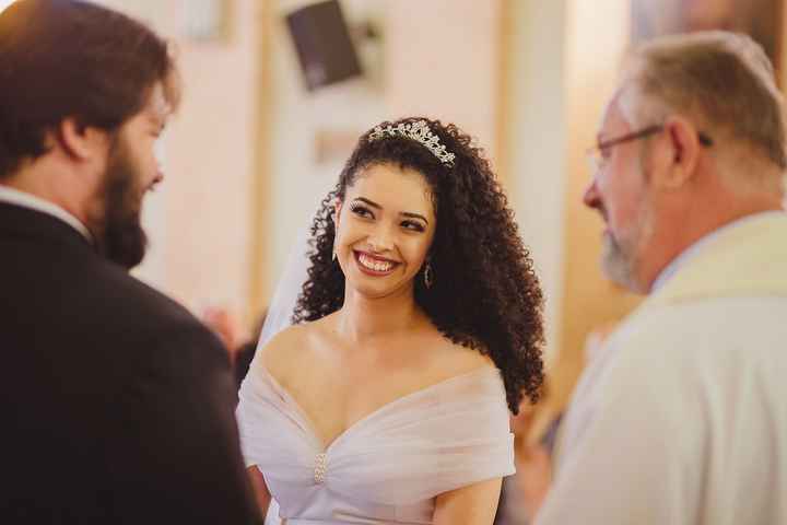 Noiva com cabelo crespo: qual tipo de penteado prefere? - 1