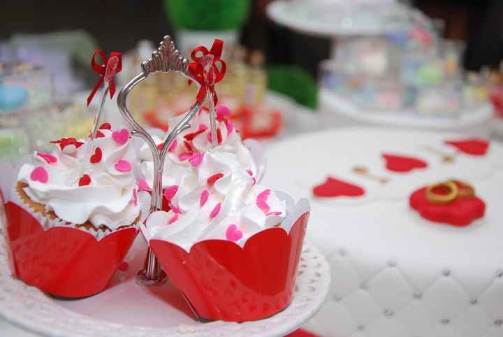Cupcakes nas cores da decoração