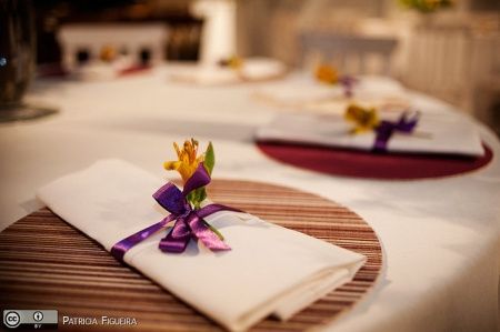 DECORAÇÃO ROXO COM AMARELO
