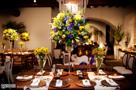DECORAÇÃO ROXO COM AMARELO