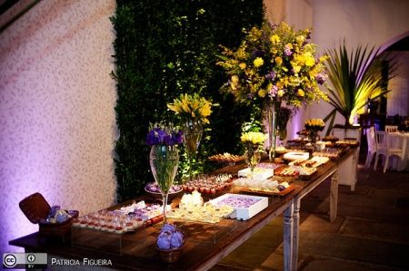 DECORAÇÃO ROXO COM AMARELO