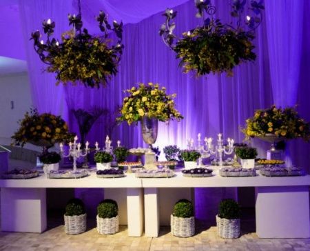 DECORAÇÃO ROXO COM AMARELO