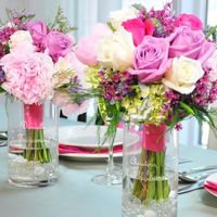 As flores da decoração serão: Uma mistura... mas a maioria serão rosas e mosquetinhos (imagem ilustr