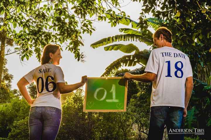 nossa dataa!!E nos 2 trabalhamos numa confeccao e fizemos as camisetas la!!