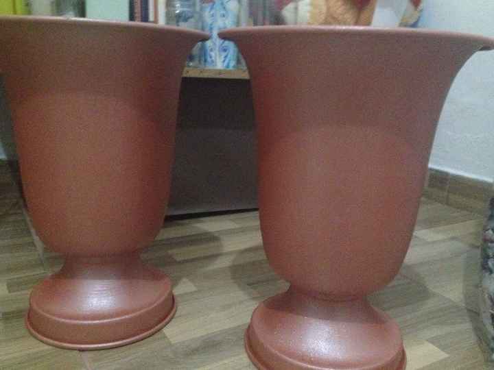 Vasos da mesa de bolo. Eram Laranjas e pintamos de Rosé