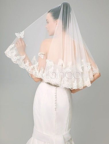 Qual vestido fica melhor com este véu? 1