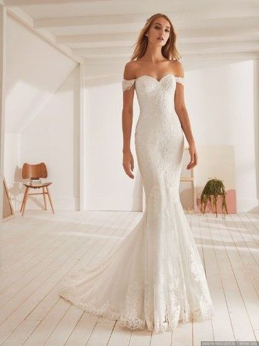 Qual vestido fica melhor com este véu? 2