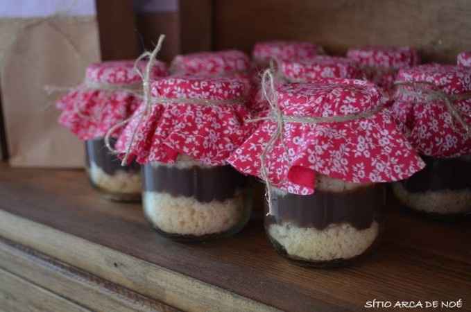 Potes com doces