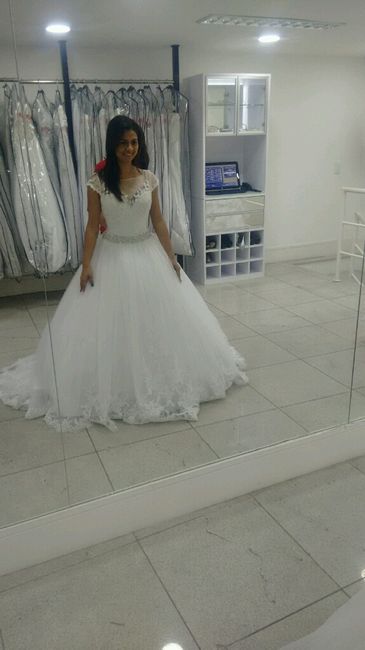 Meu deus... escolher o vestido de noiva..preparem-se! vai começar o show de opiniões! - 1