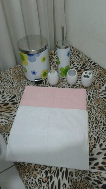 Uma das caixas do meu enxoval. - 2
