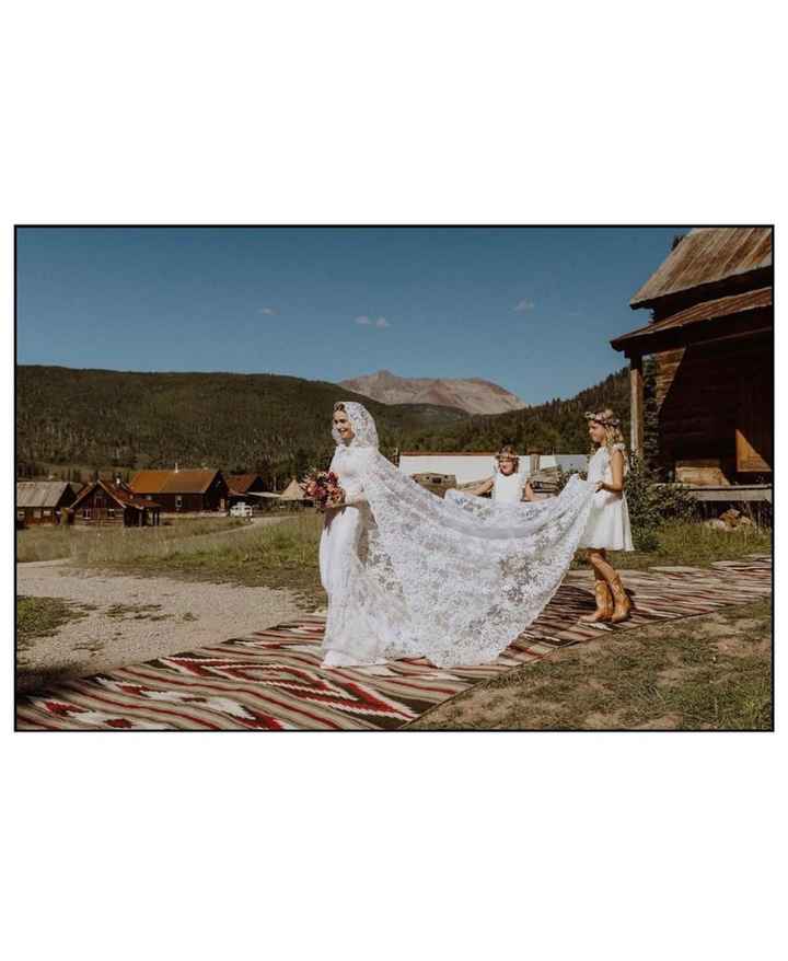 Tbt: 2 anos do casamento da ‘emily em Paris’ que foi uma baita inspiração para as noivas Boho - 4