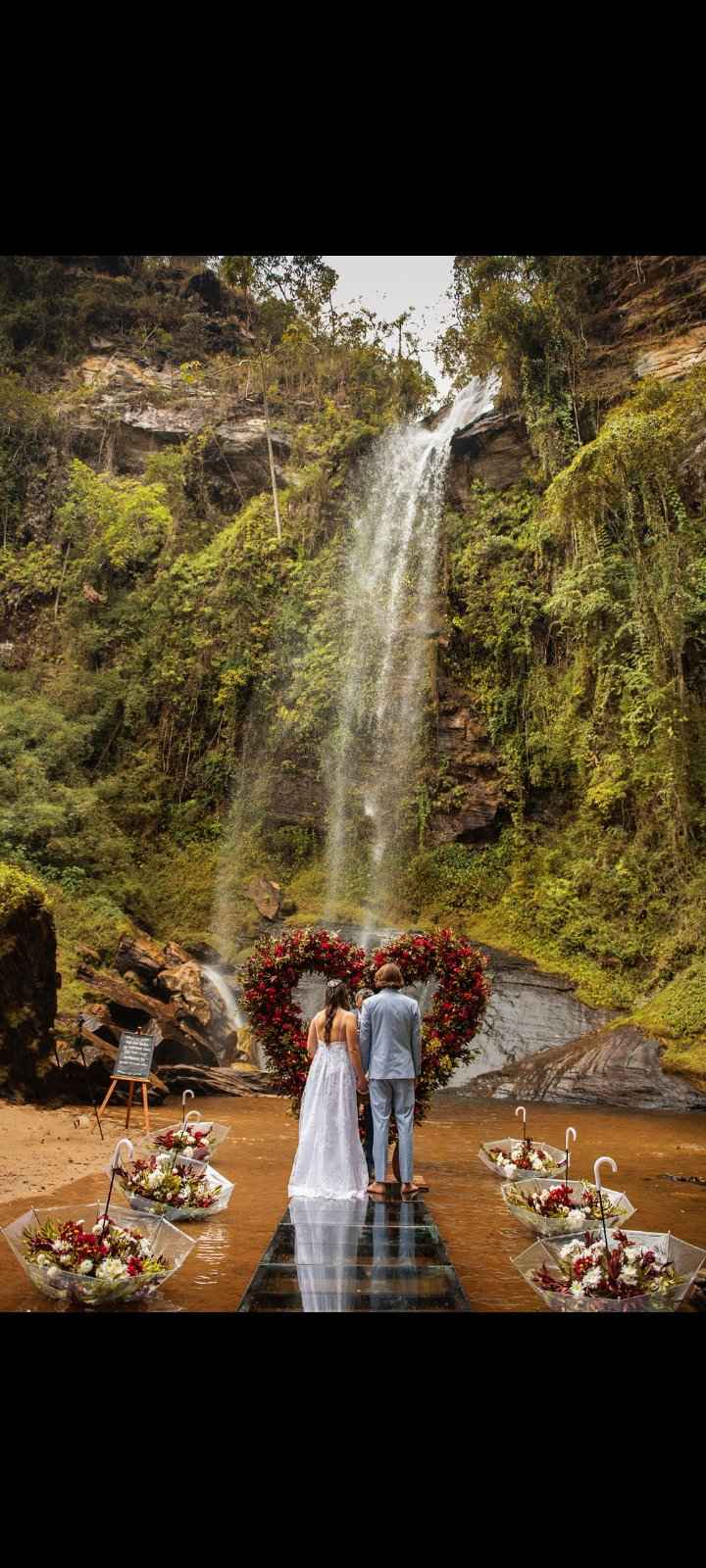 Casamento na cachoeira 🤔🤔 8