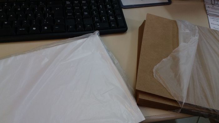 Papel fotográfico adesivo.
