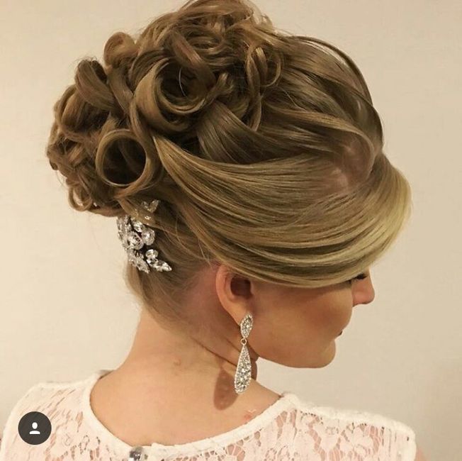 Qual penteado usar com vestido sereia? 18