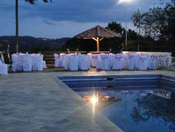 piscina e mini quiosque  